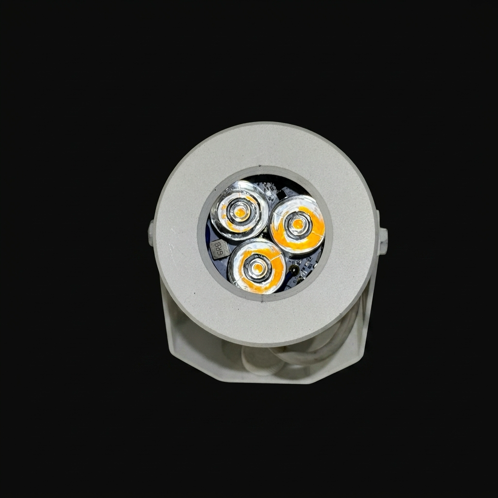 Mini reflektor 3-LED — widok z góry
